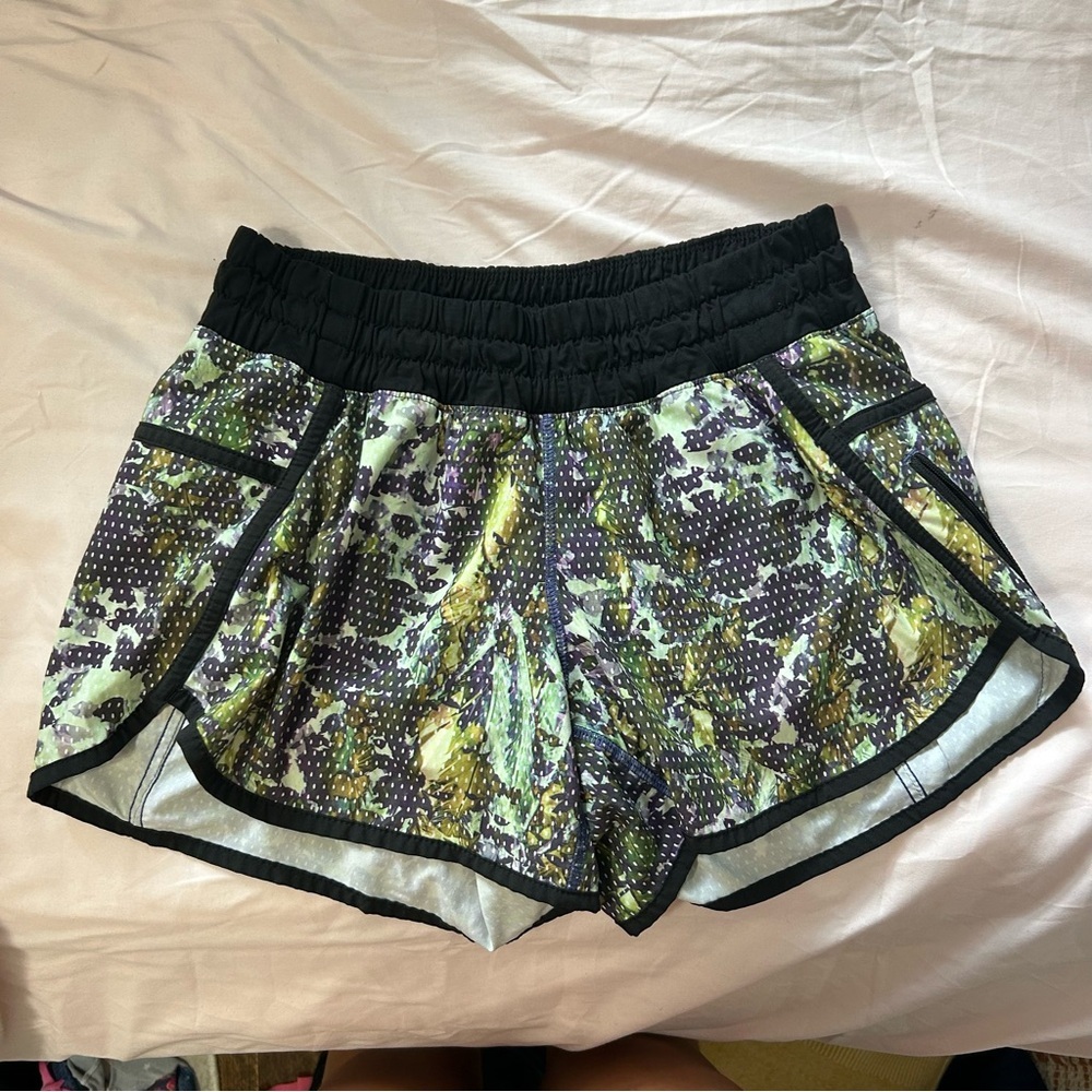 Lululemon tracker shorts